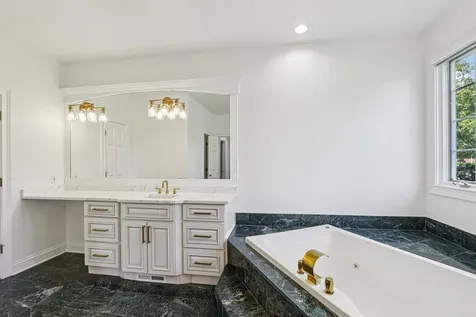 6605 Oakwood Manor Drive Crystal Lake IL 60012
