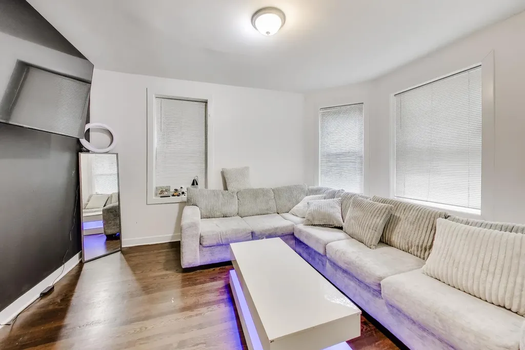 1431 North Springfield Avenue Chicago IL 60651