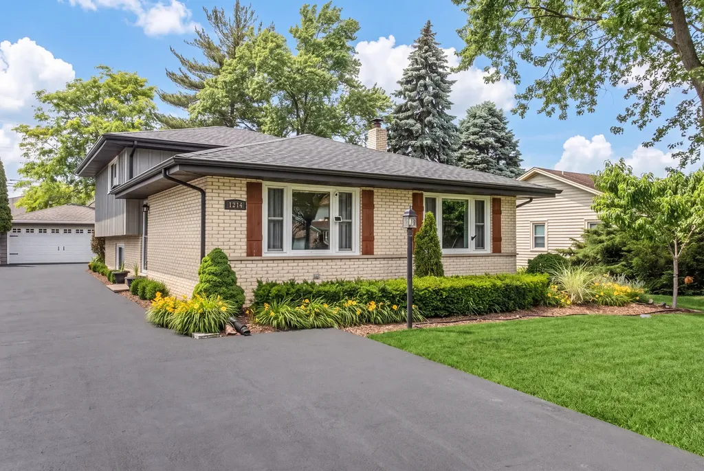 1214 South Pine Avenue Arlington Heights IL 60005