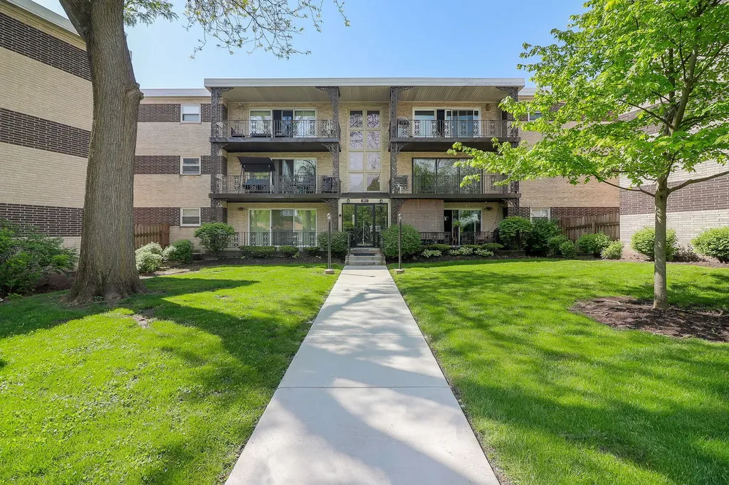 911 8TH Avenue La Grange IL 60525
