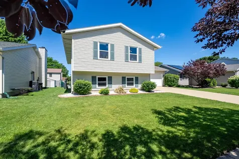 2813 Rocksbury Drive Bloomington IL 61705