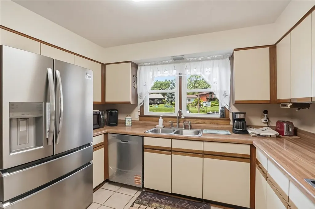 39576 North Petite Pass Antioch IL 60002