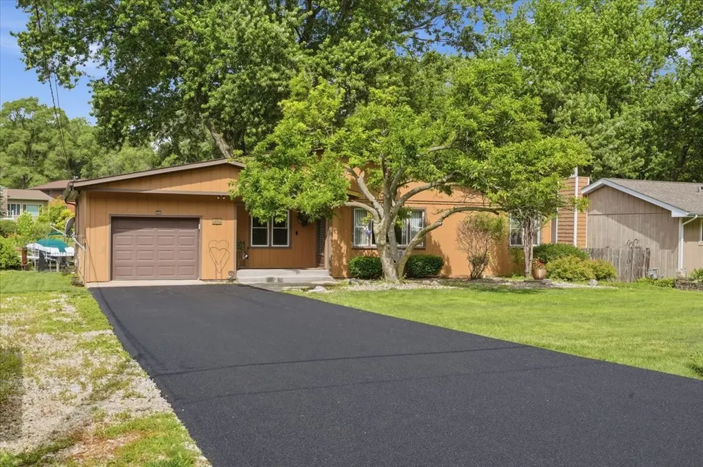 39576 North Petite Pass Antioch IL 60002