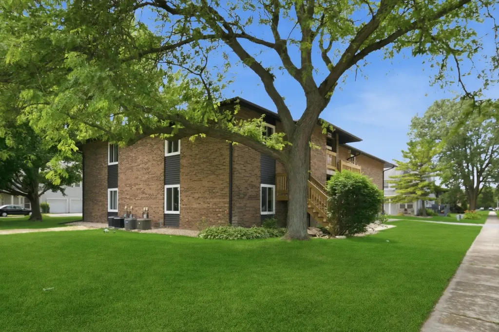 19409 Oakwood Avenue Country Club Hills IL 60478