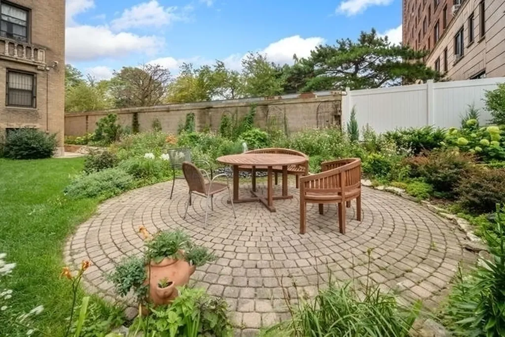 1755 East 55th Street Chicago IL 60615