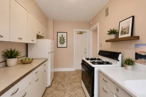 1755 East 55th Street Chicago IL 60615
