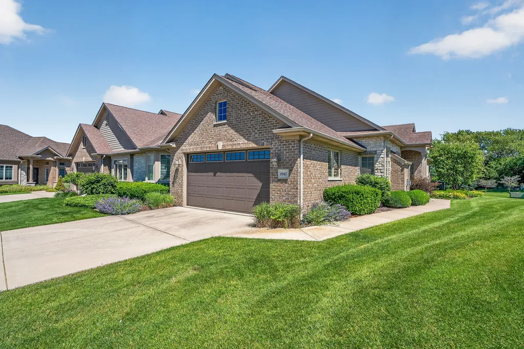 8967 Holland Harbor Circle Frankfort IL 60423