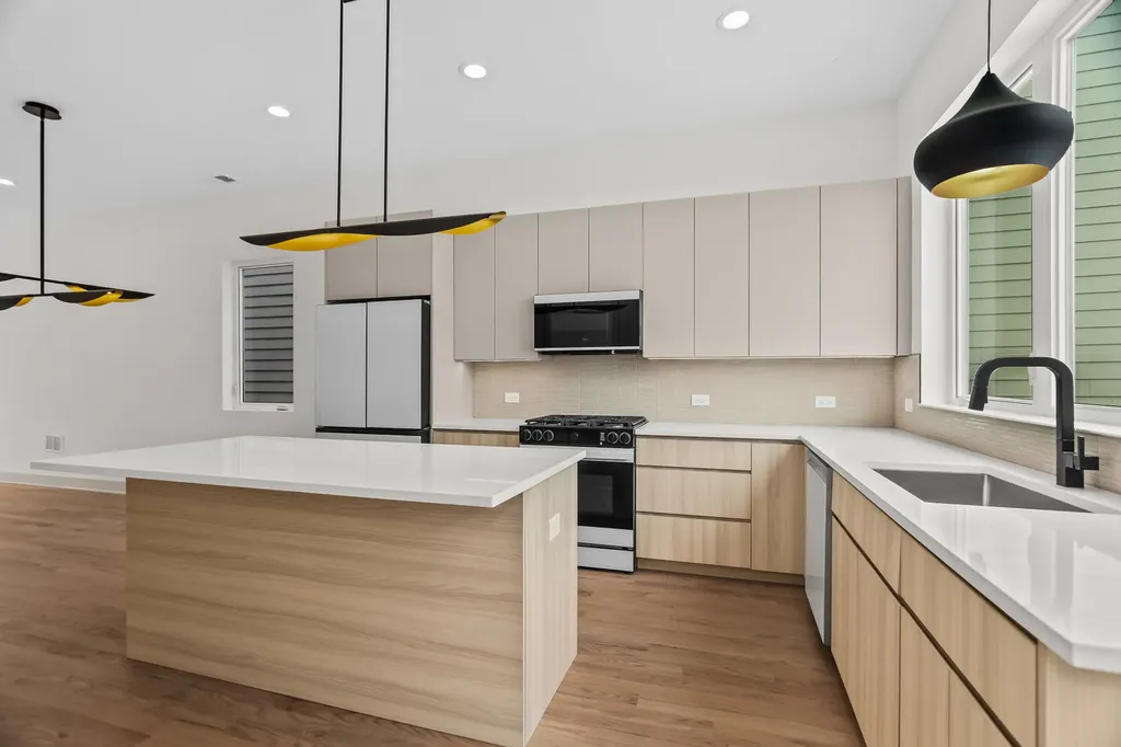 6637 South Evans Avenue Chicago IL 60637