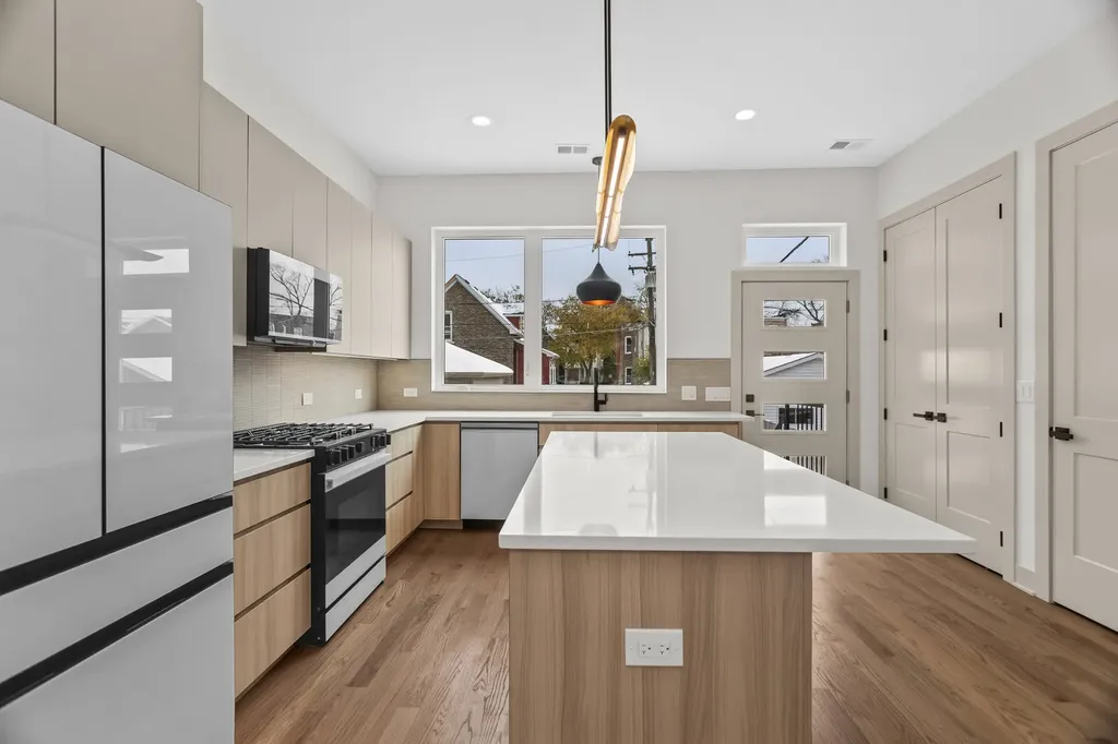 6637 South Evans Avenue Chicago IL 60637