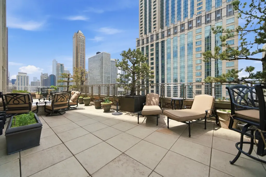 159 East Walton Place Chicago IL 60611