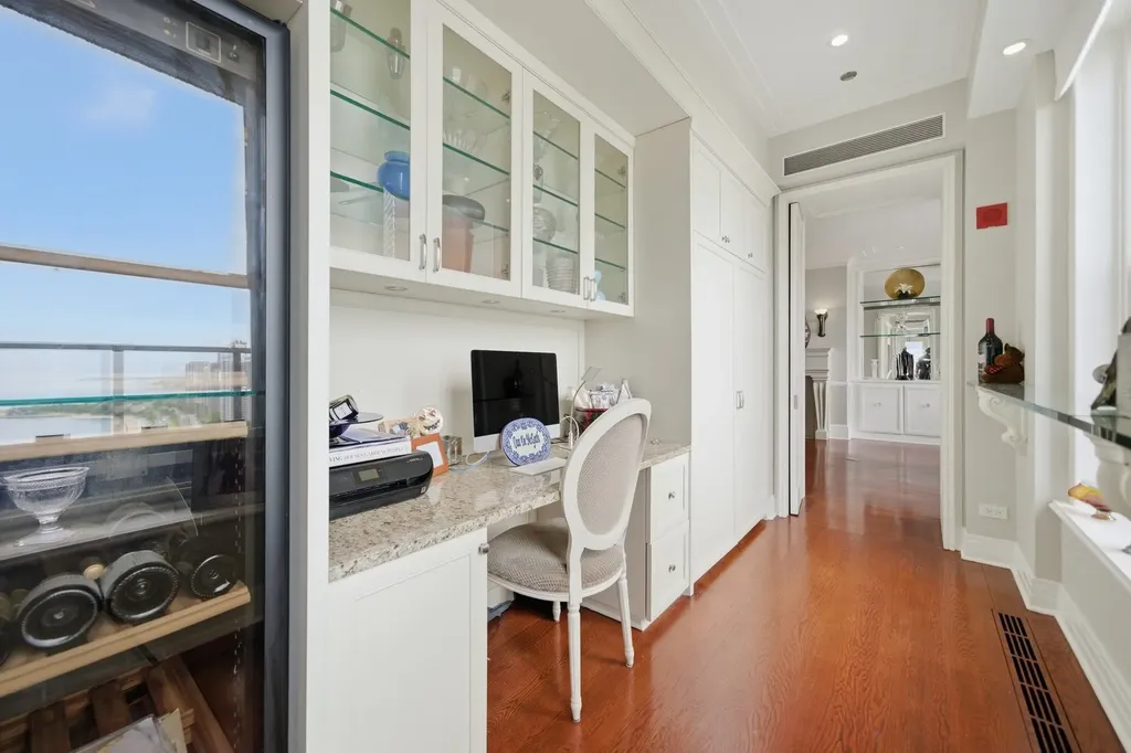 159 East Walton Place Chicago IL 60611