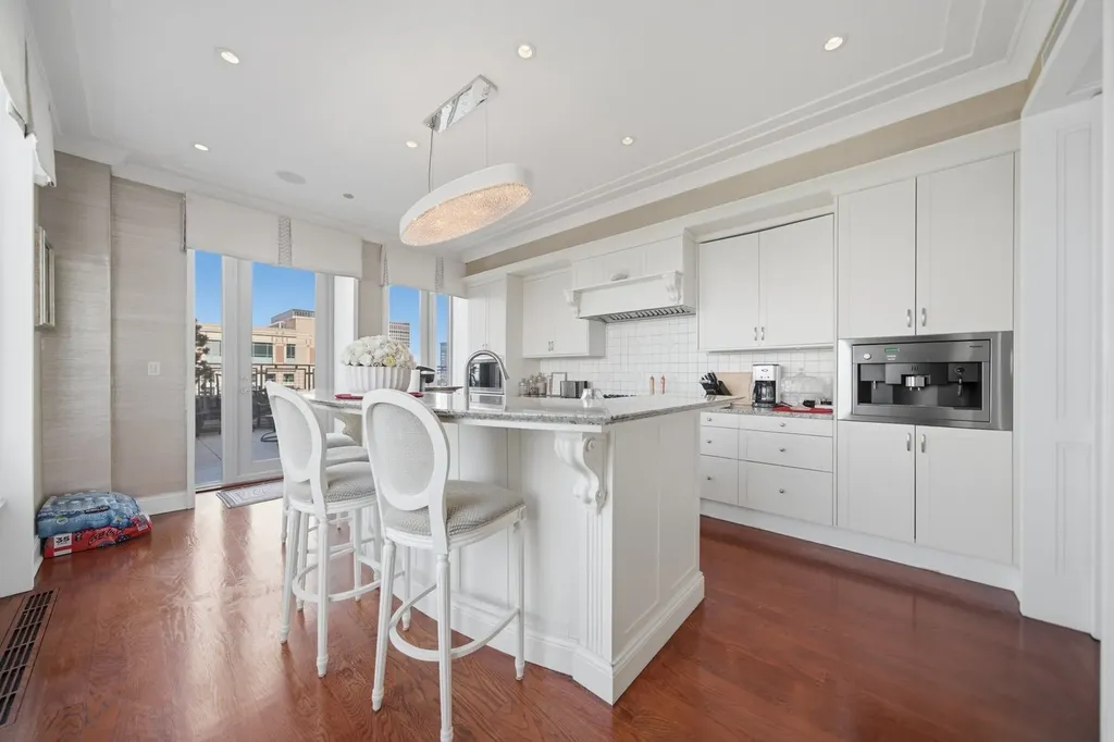 159 East Walton Place Chicago IL 60611