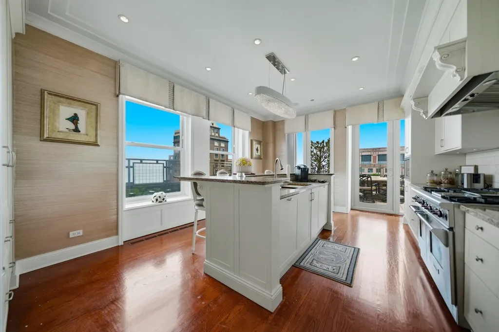 159 East Walton Place Chicago IL 60611