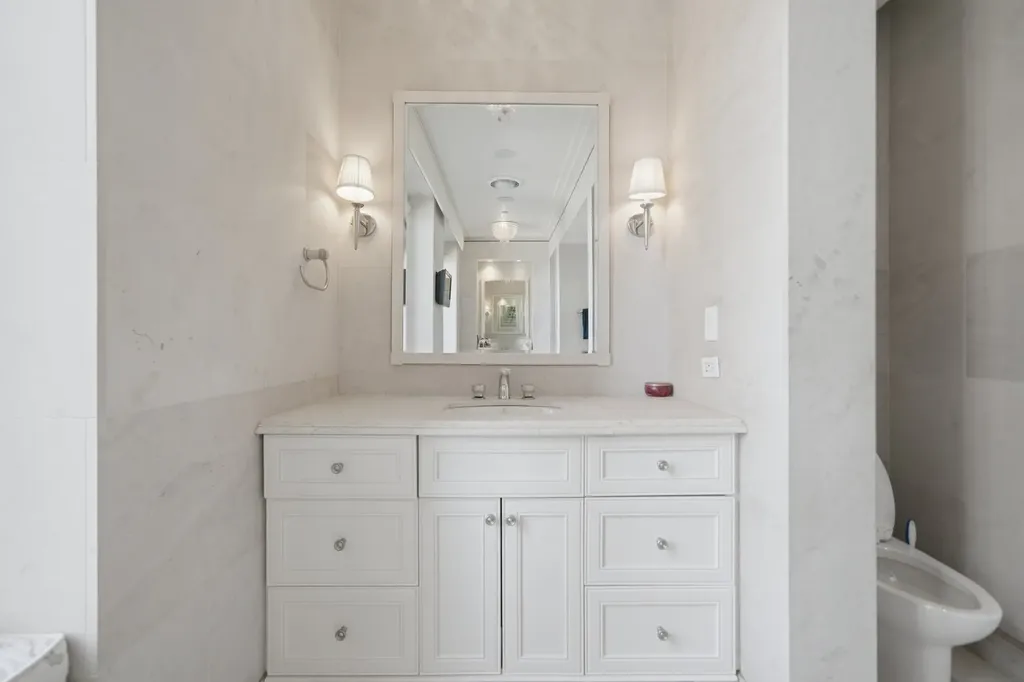 159 East Walton Place Chicago IL 60611