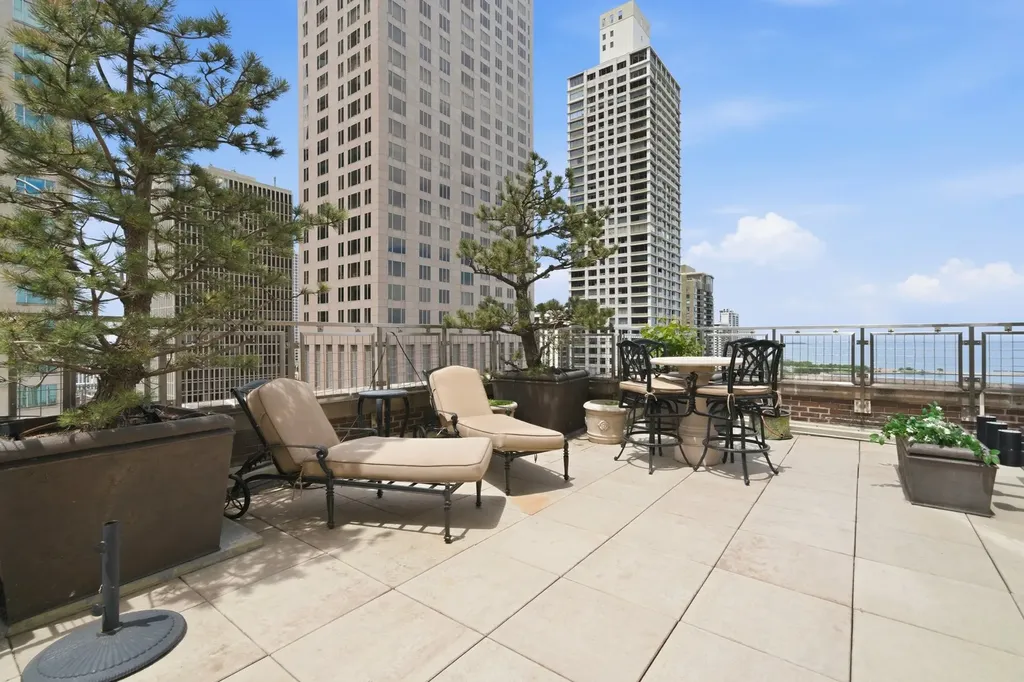159 East Walton Place Chicago IL 60611