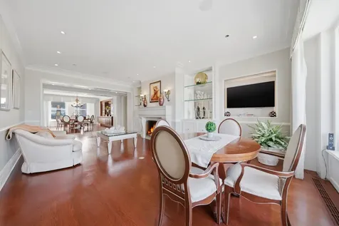 159 East Walton Place Chicago IL 60611