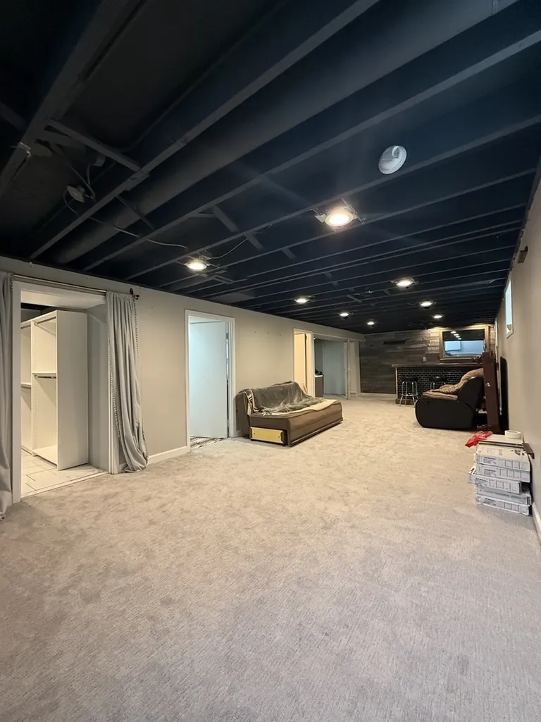 7041 West 64th Street Chicago IL 60638