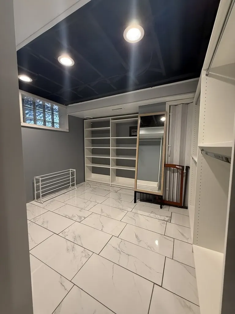 7041 West 64th Street Chicago IL 60638