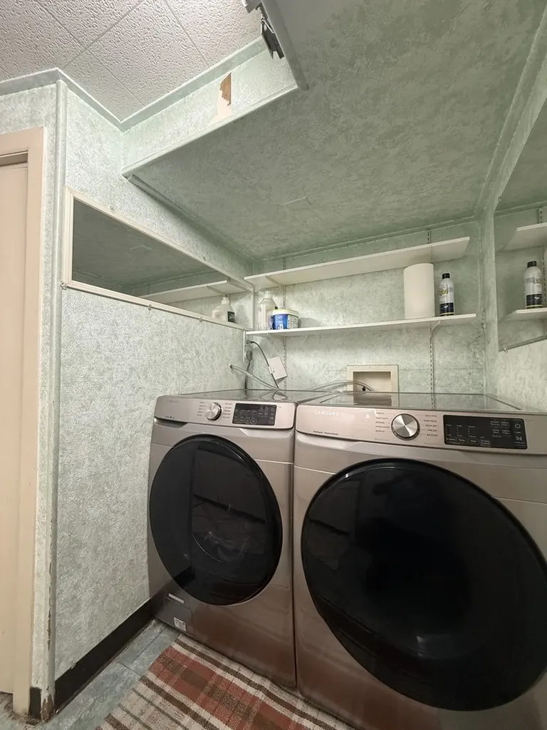 7041 West 64th Street Chicago IL 60638