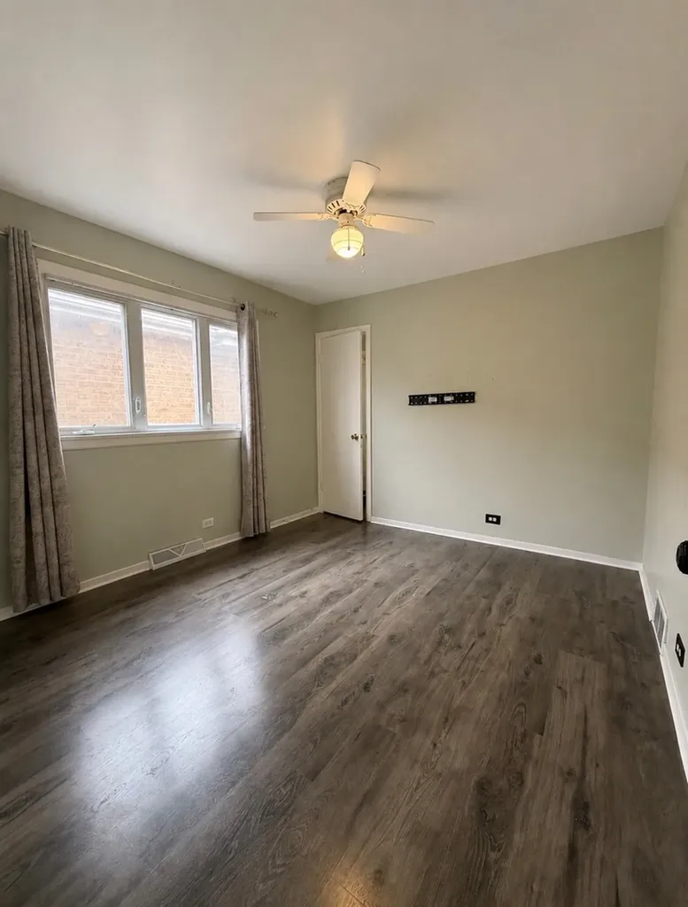 7041 West 64th Street Chicago IL 60638