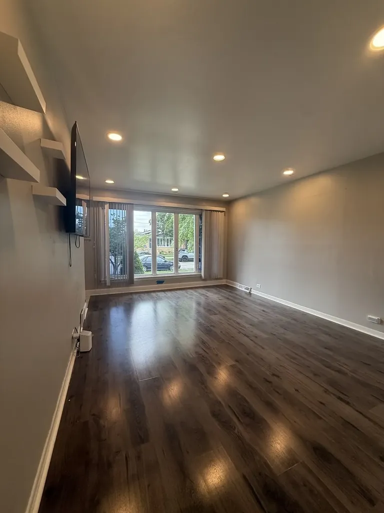 7041 West 64th Street Chicago IL 60638