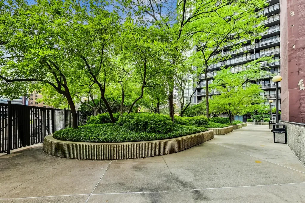 10 East Ontario Street Chicago IL 60611