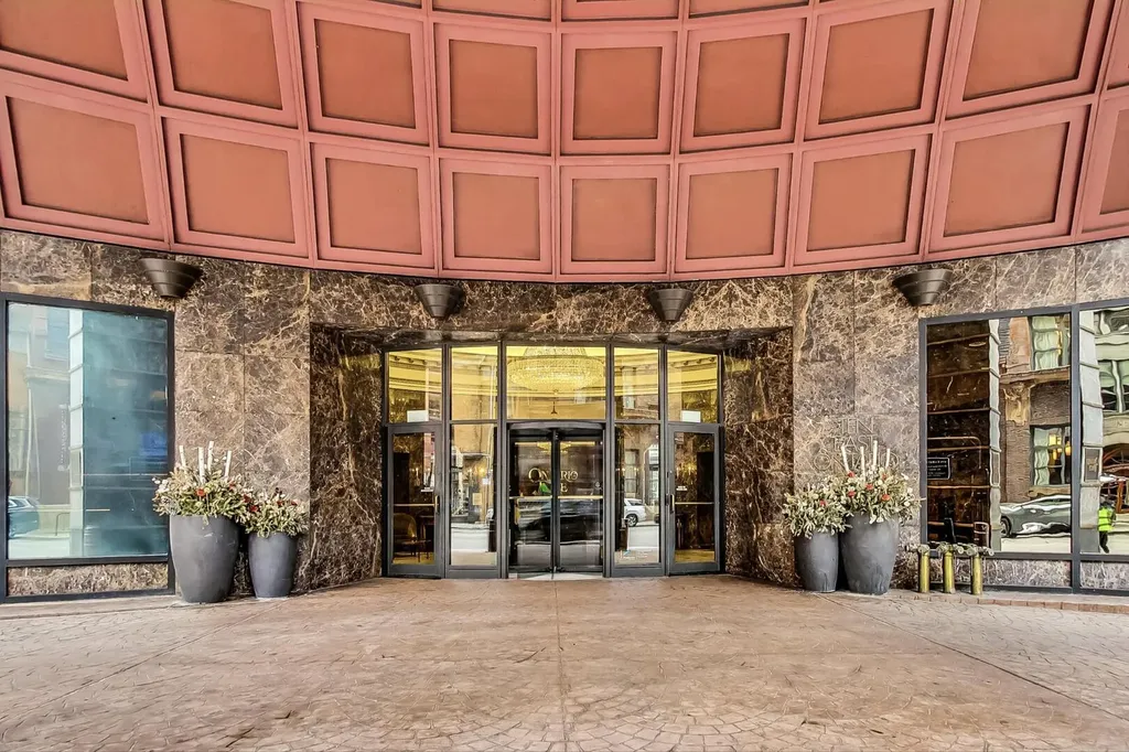 10 East Ontario Street Chicago IL 60611