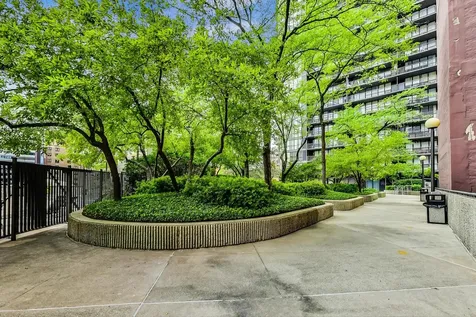 10 East Ontario Street Chicago IL 60611