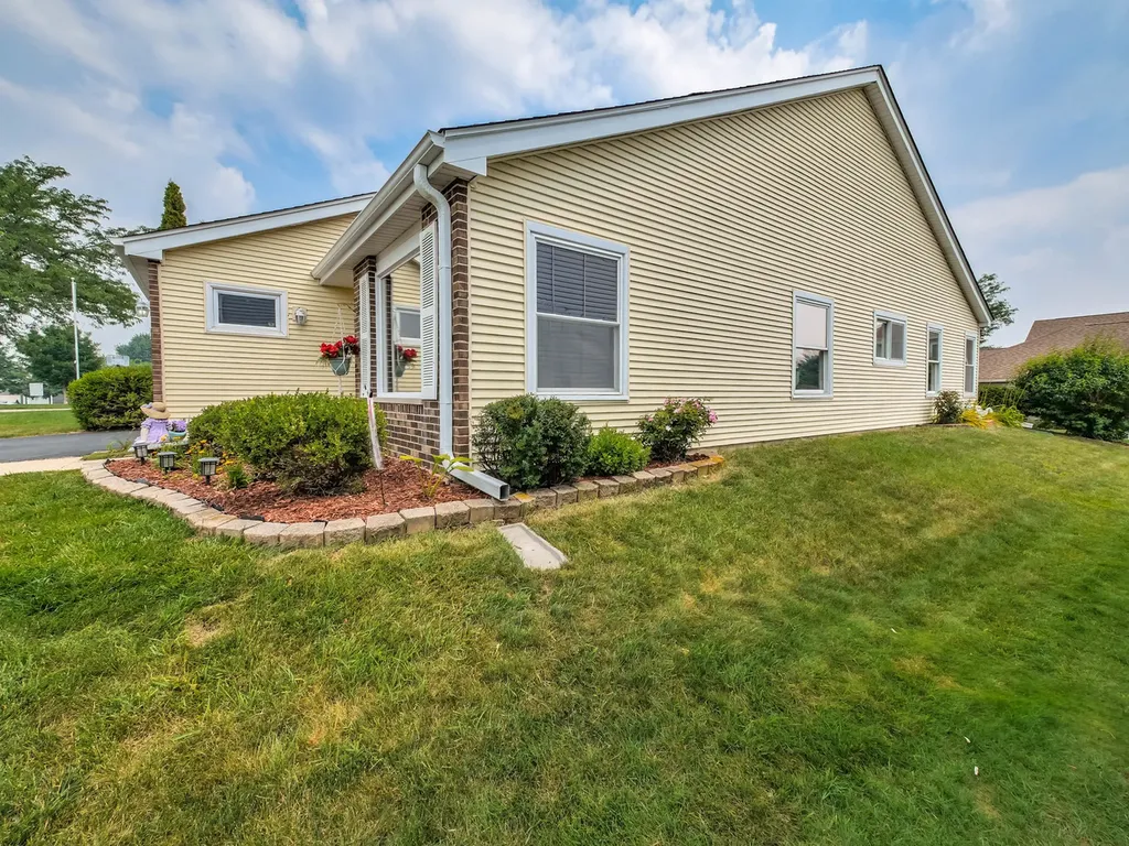 7061 Yorkshire Drive Woodridge IL 60517