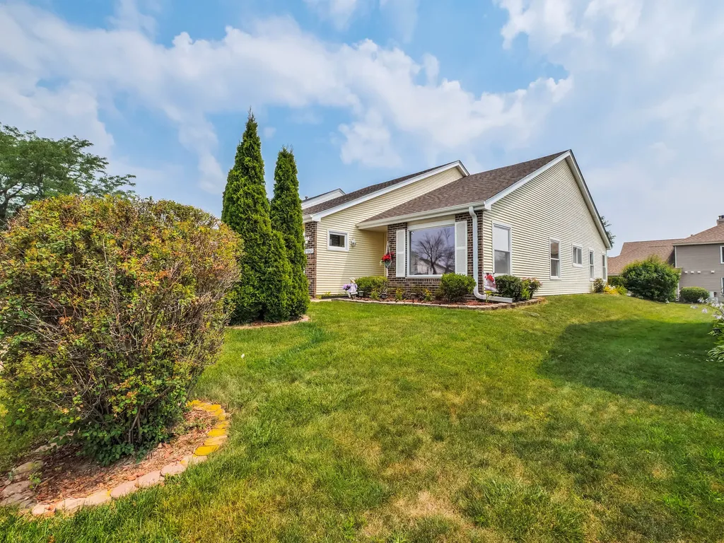 7061 Yorkshire Drive Woodridge IL 60517