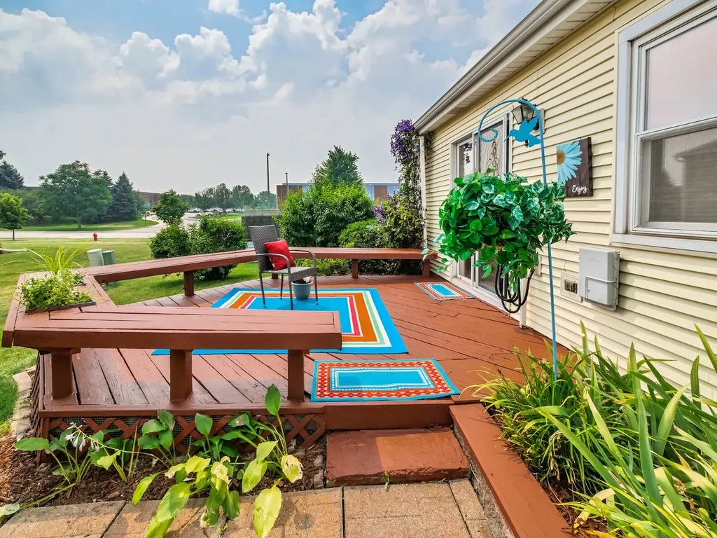 7061 Yorkshire Drive Woodridge IL 60517