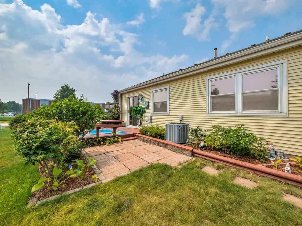 7061 Yorkshire Drive Woodridge IL 60517