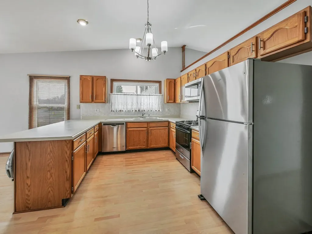 7061 Yorkshire Drive Woodridge IL 60517