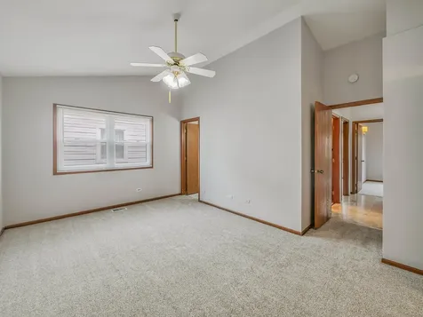 7061 Yorkshire Drive Woodridge IL 60517