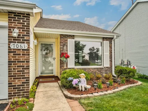 7061 Yorkshire Drive Woodridge IL 60517