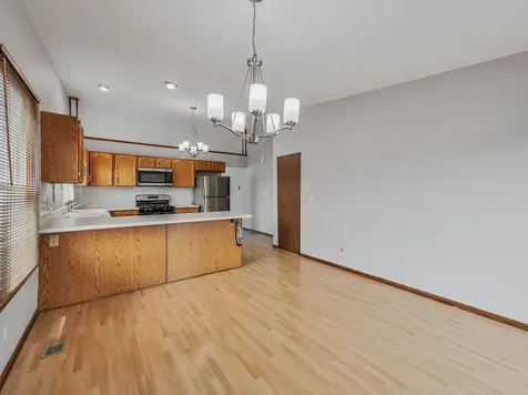 7061 Yorkshire Drive Woodridge IL 60517