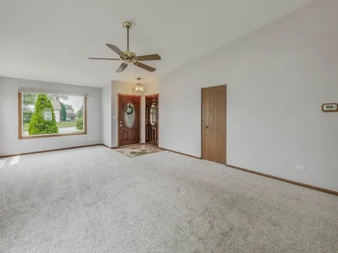7061 Yorkshire Drive Woodridge IL 60517
