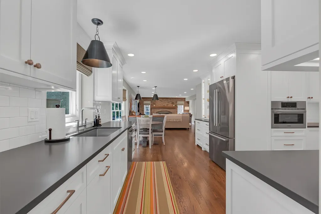 991 Huntleigh Drive Naperville IL 60540