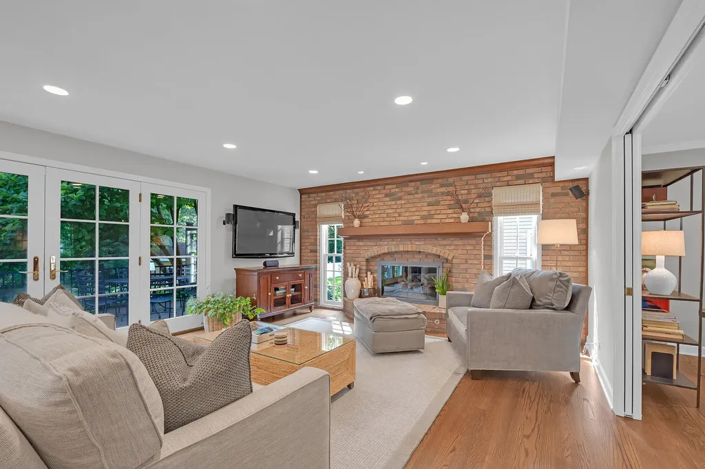 991 Huntleigh Drive Naperville IL 60540