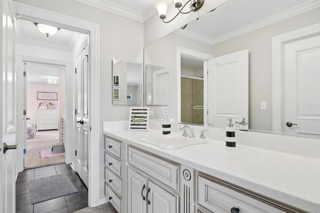 1015 White Pine Lane Western Springs IL 60558