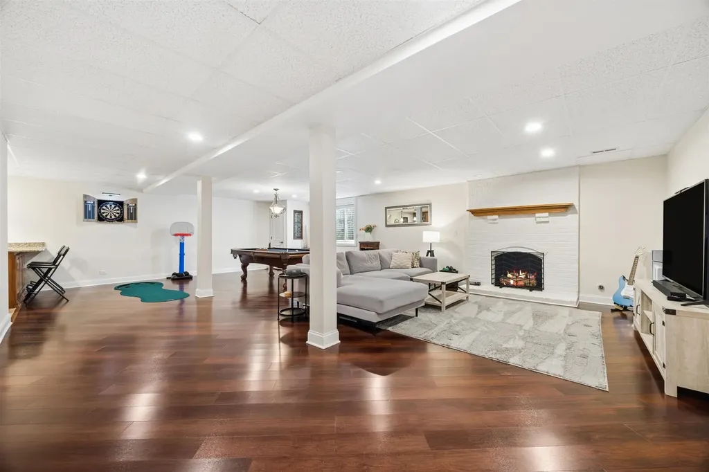 1015 White Pine Lane Western Springs IL 60558