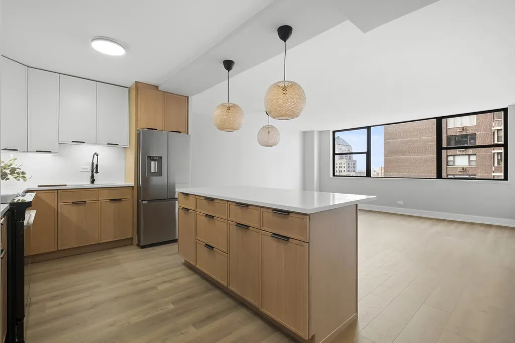 6301 North Sheridan Road Chicago IL 60660