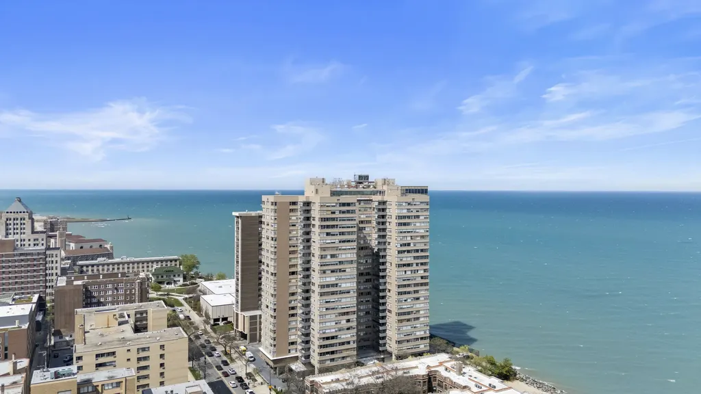 6301 North Sheridan Road Chicago IL 60660