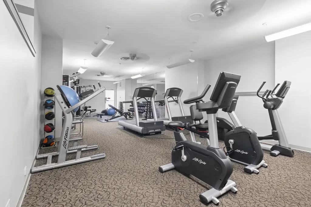 6301 North Sheridan Road Chicago IL 60660