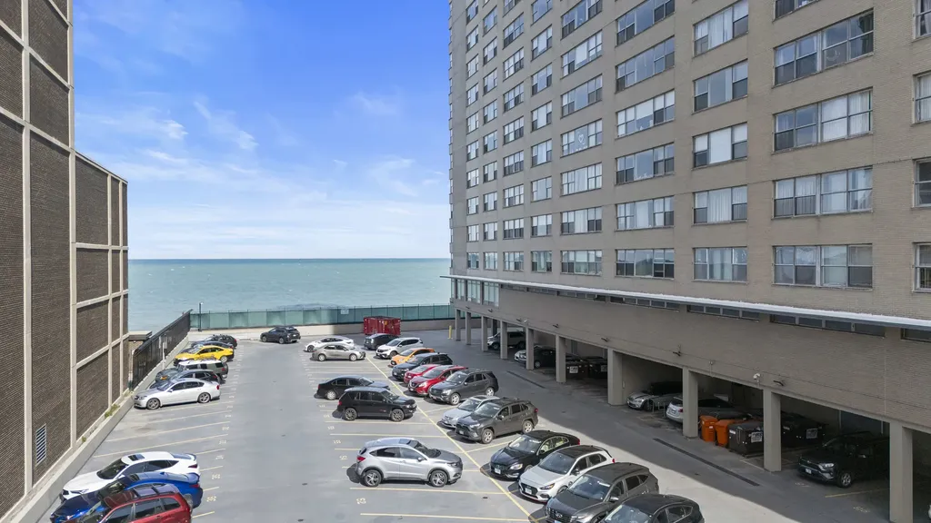 6301 North Sheridan Road Chicago IL 60660