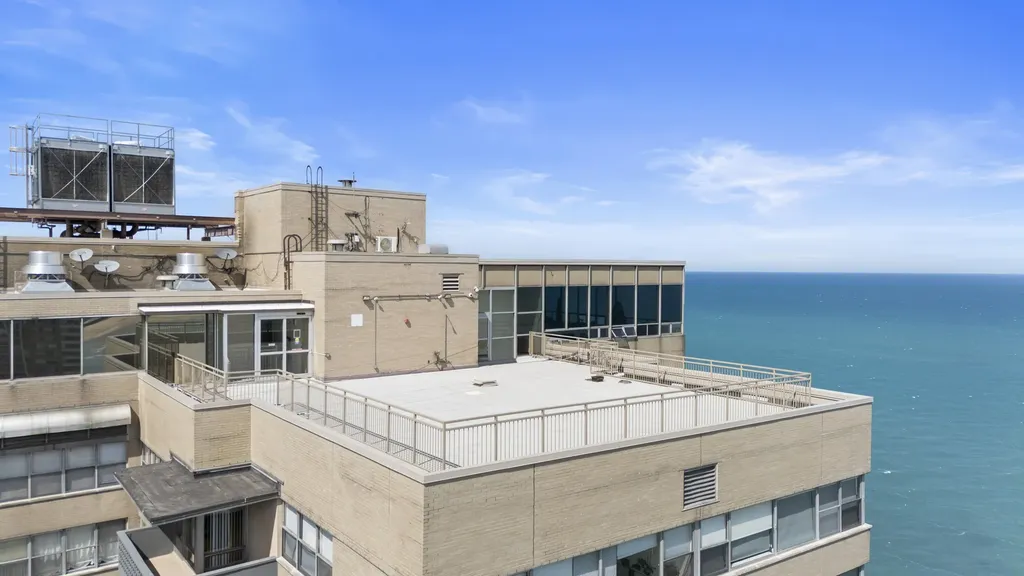 6301 North Sheridan Road Chicago IL 60660