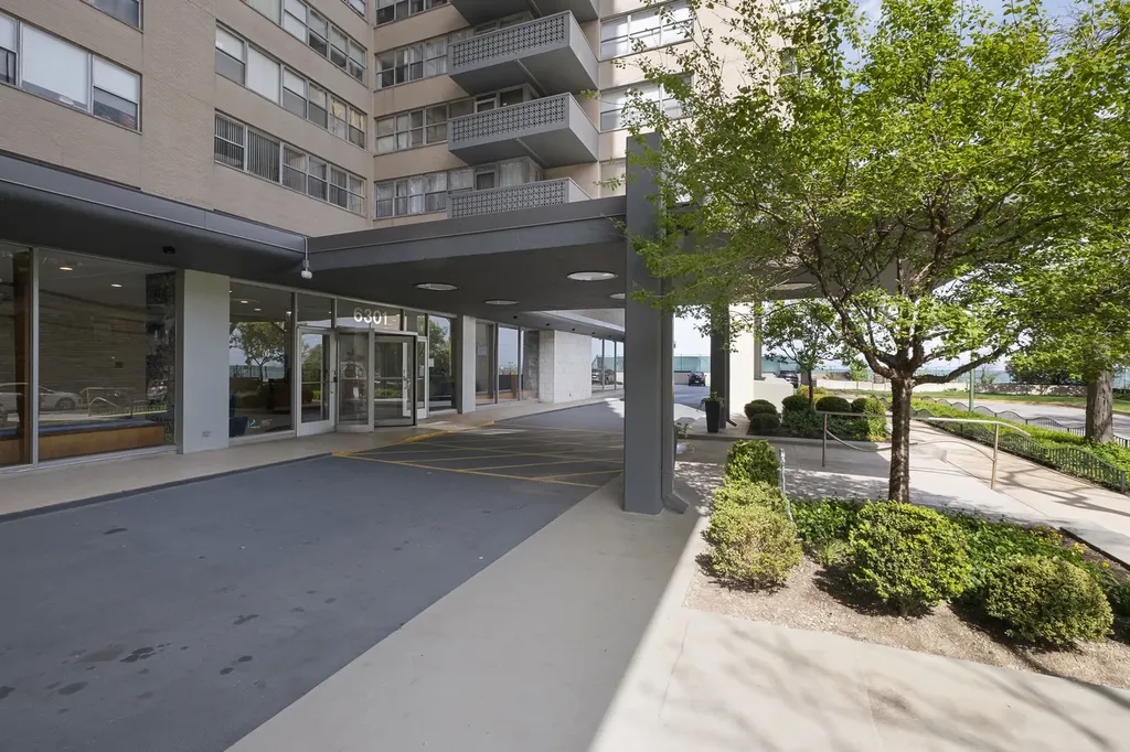 6301 North Sheridan Road Chicago IL 60660
