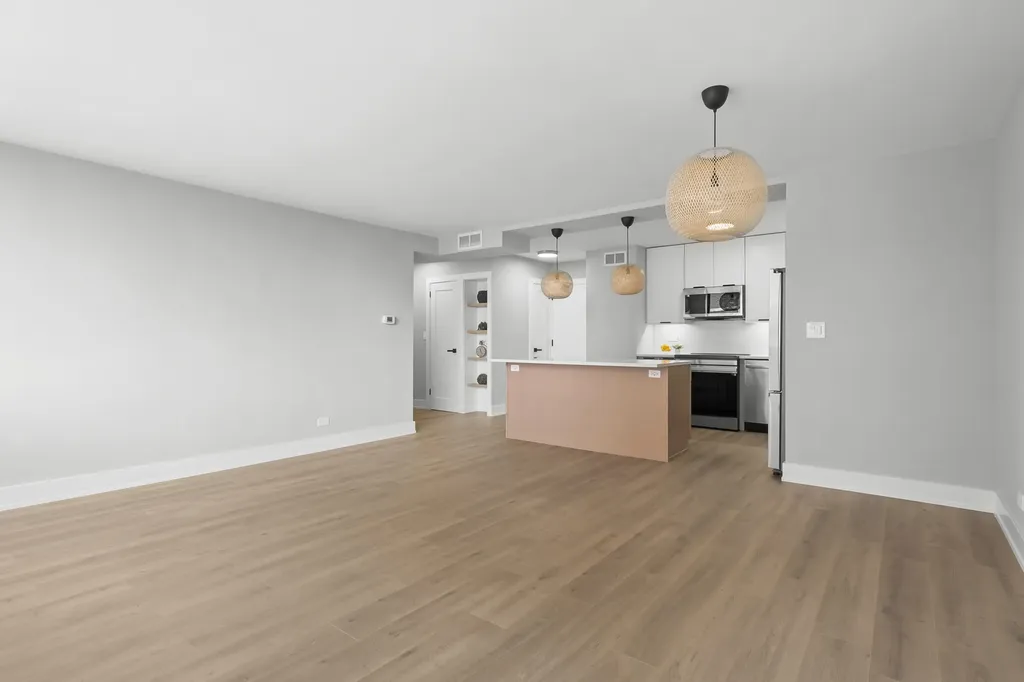 6301 North Sheridan Road Chicago IL 60660