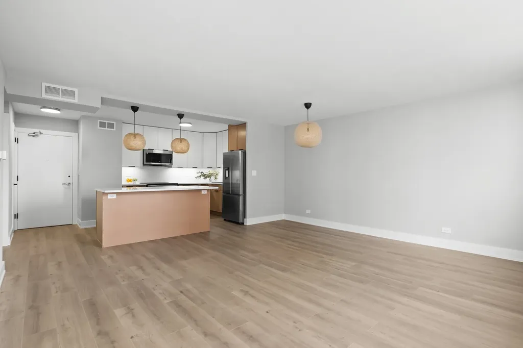 6301 North Sheridan Road Chicago IL 60660