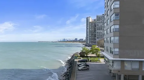 6301 North Sheridan Road Chicago IL 60660